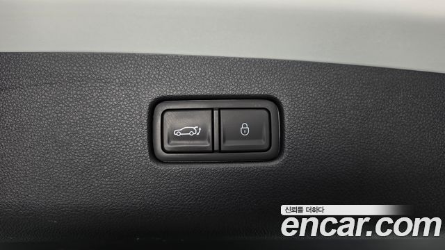 Genesis GV70 2022 — photo 34