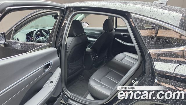 Hyundai Sonata 2022 — photo 16