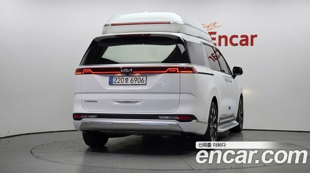 Kia Canival 2023 — photo 4