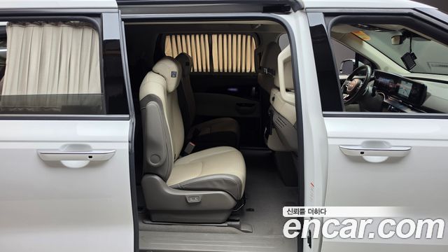 Kia Canival 2023 — photo 17