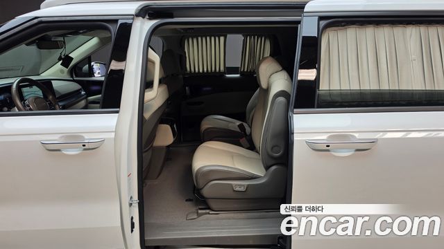 Kia Canival 2023 — photo 16