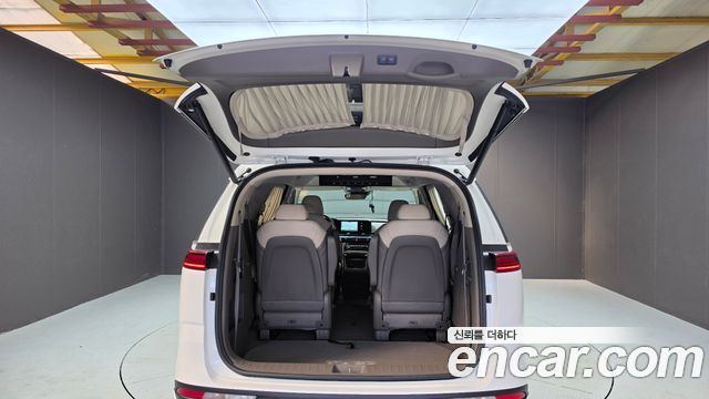 Kia Canival 2023 — photo 35