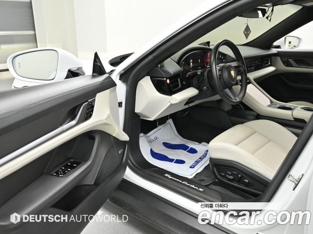 Porsche Taycan 2021 — photo 11