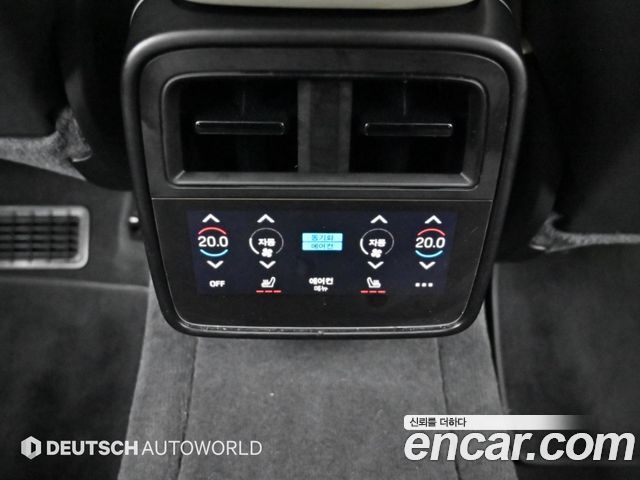Porsche Taycan 2021 — photo 16