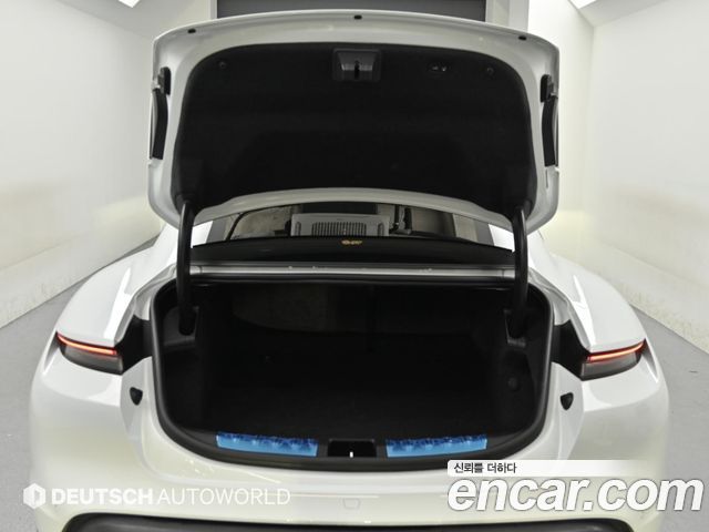Porsche Taycan 2021 — photo 19