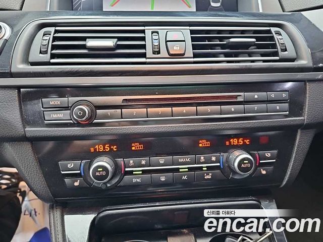 BMW 5-Series 2016 — photo 10