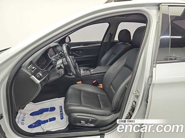 BMW 5-Series 2016 — photo 11