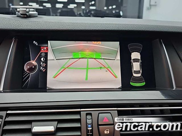 BMW 5-Series 2016 — photo 16