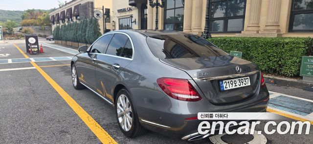 Mercedes-Benz E-Class 2017 — photo 2