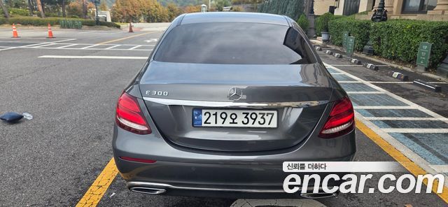 Mercedes-Benz E-Class 2017 — photo 4