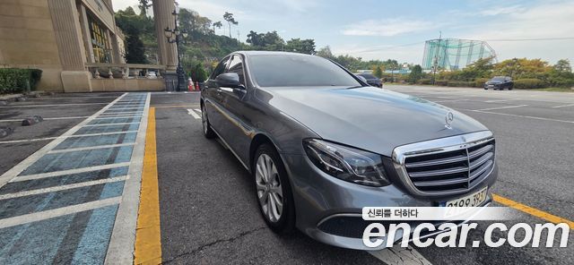 Mercedes-Benz E-Class 2017 — photo 11