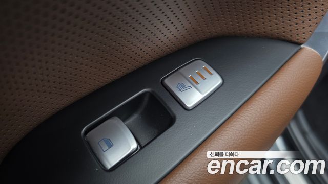 Genesis G70 2019 — photo 28