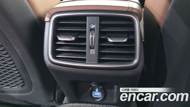 Genesis G70 2019 — photo 32