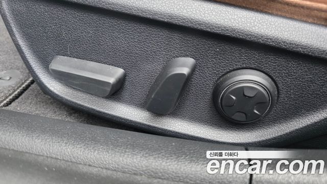 Genesis G70 2019 — photo 33