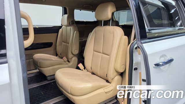 Kia Canival 2019 — photo 11