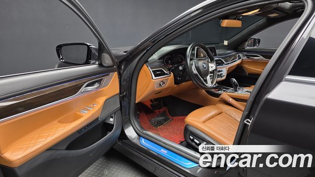 BMW 7-Series 2020 — photo 10