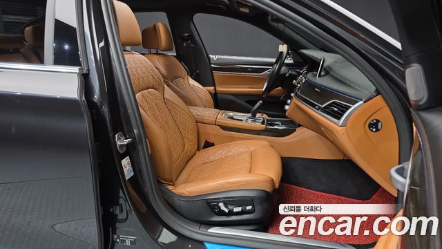 BMW 7-Series 2020 — photo 11