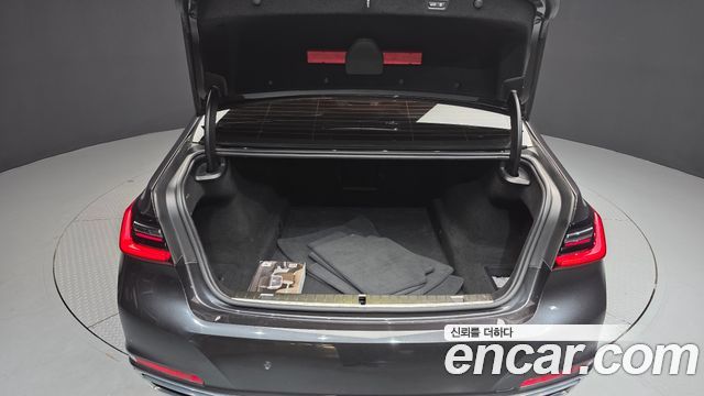 BMW 7-Series 2020 — photo 20