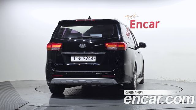 Kia Canival 2016 — photo 4