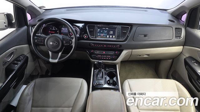 Kia Canival 2016 — photo 10