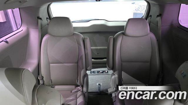 Kia Canival 2016 — photo 18