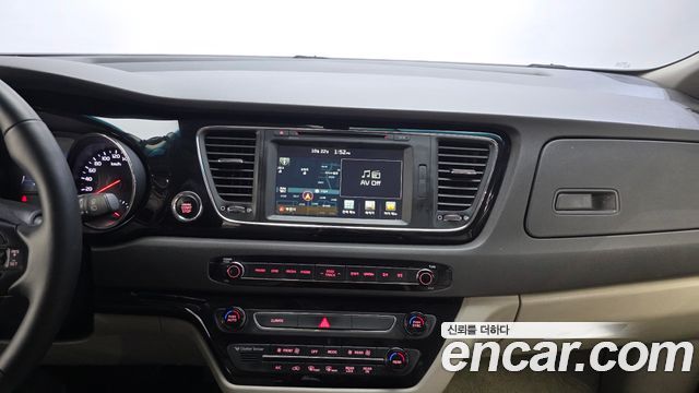 Kia Canival 2016 — photo 20
