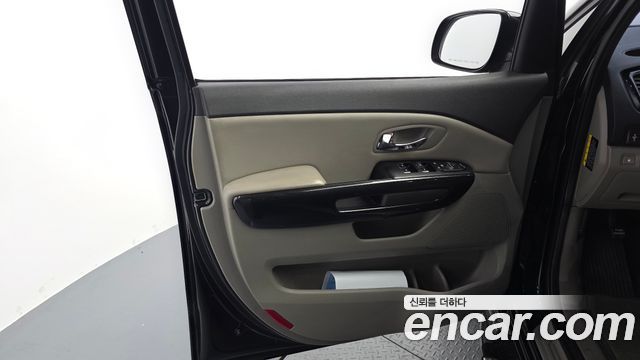 Kia Canival 2016 — photo 14