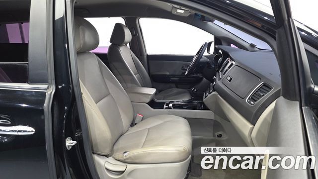 Kia Canival 2016 — photo 16