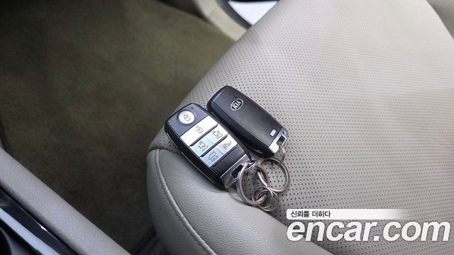 Kia Canival 2016 — photo 28