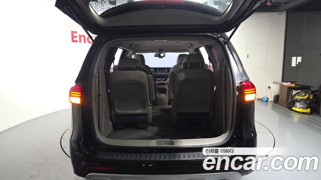 Kia Canival 2016 — photo 31