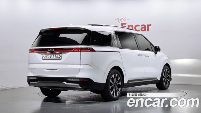 Kia Canival 2023 — photo 2