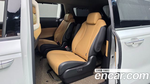Kia Canival 2023 — photo 17