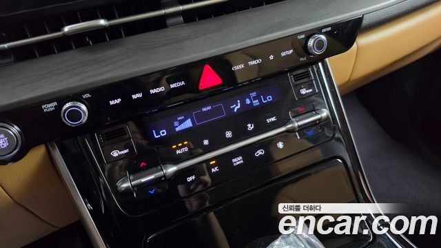 Kia Canival 2023 — photo 28