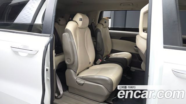 Kia Canival 2021 — photo 12