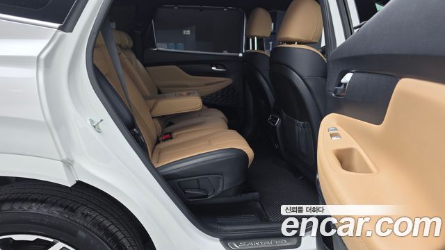 Hyundai Santafe 2022 — photo 18