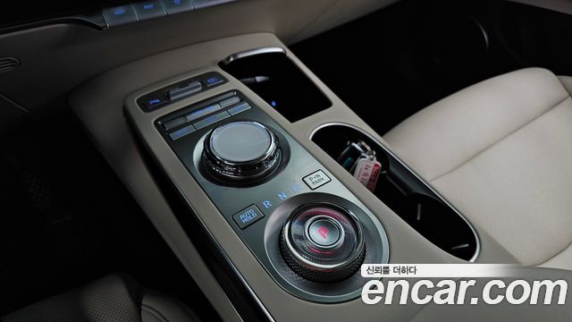 Genesis GV70 2021 — photo 12