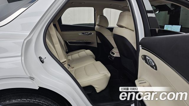 Genesis GV70 2021 — photo 17