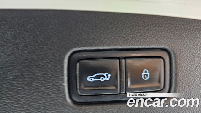 Genesis GV70 2021 — photo 24