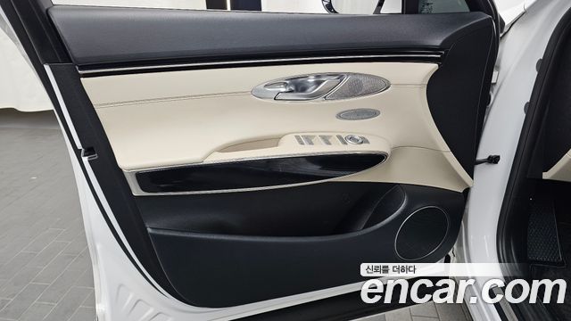 Genesis GV70 2021 — photo 14