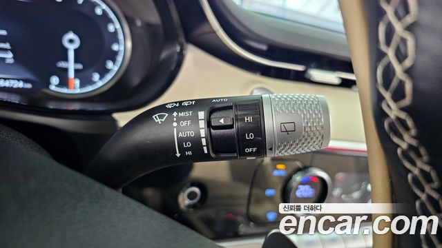 Genesis GV70 2021 — photo 29
