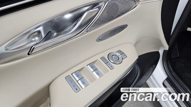 Genesis GV70 2021 — photo 30