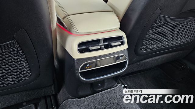 Genesis GV70 2021 — photo 31
