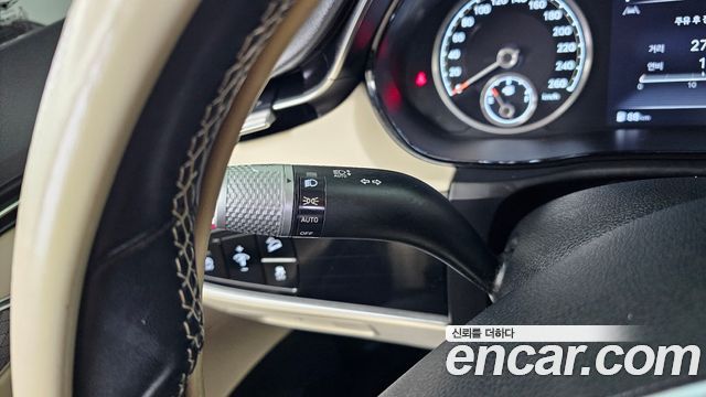 Genesis GV70 2021 — photo 34