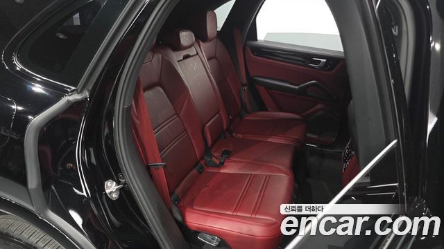 Porsche Cayenne 2020 — photo 18
