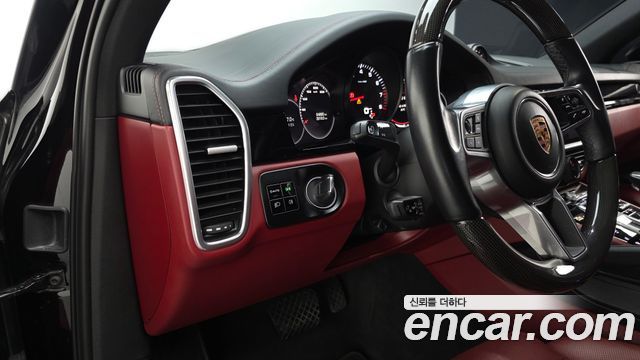 Porsche Cayenne 2020 — photo 19