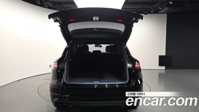 Porsche Cayenne 2020 — photo 26