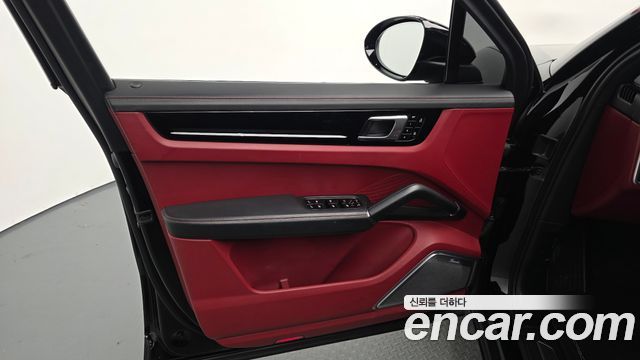 Porsche Cayenne 2020 — photo 14