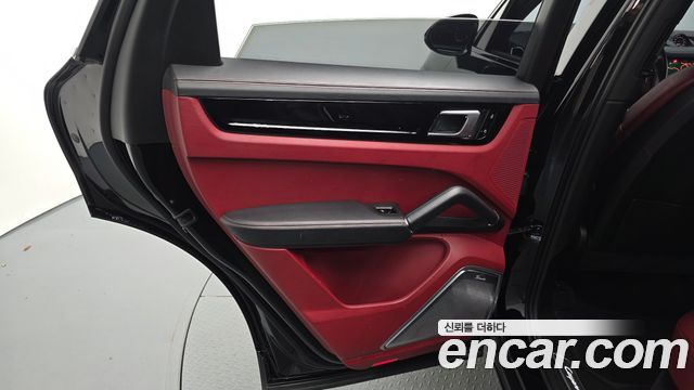 Porsche Cayenne 2020 — photo 15