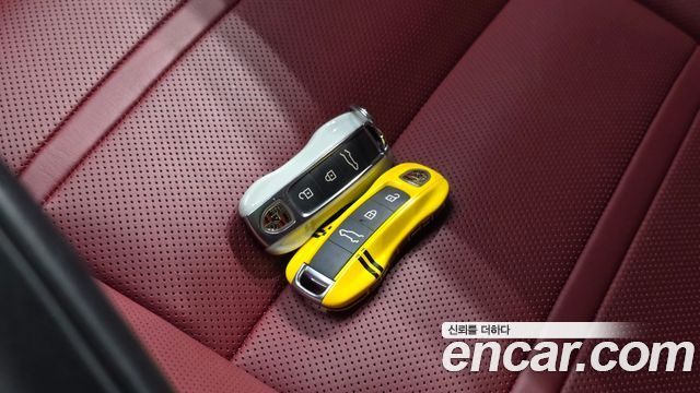 Porsche Cayenne 2020 — photo 29