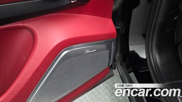 Porsche Cayenne 2020 — photo 36